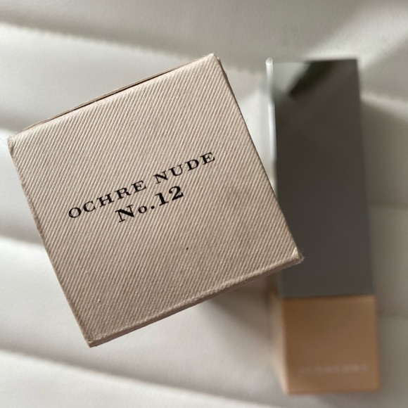 Burberry bright glow foundation #12 ochre nude - Picture 3 of 9